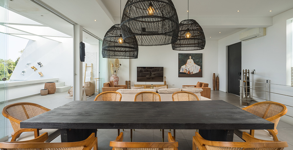 Golden Lotus - The Harmony Villa - Living and dining area